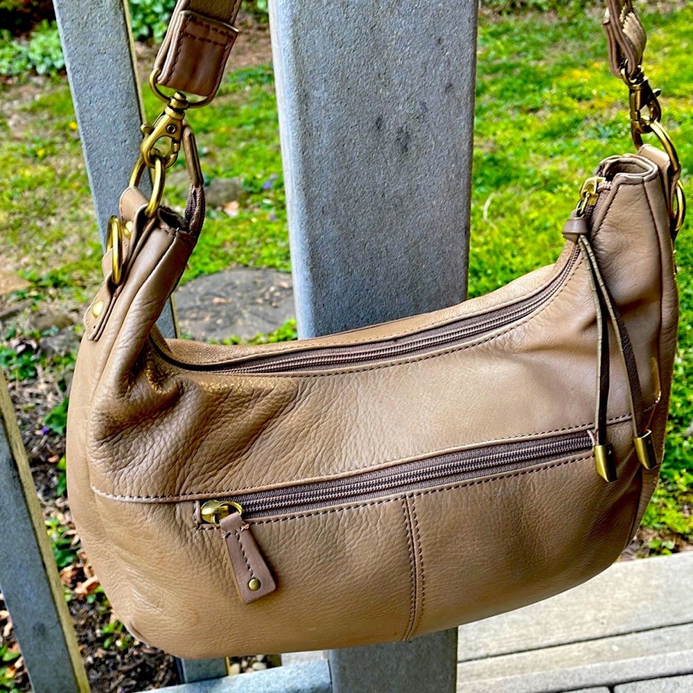 Stone Mountain camel leather medium hobo shoulder bag.